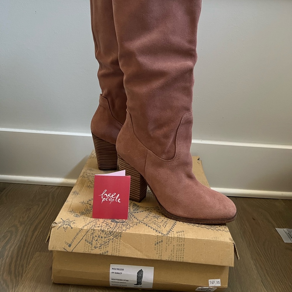 Suede Free People western style slouch boot in dusty rose- NWT size 38 (sz 7)